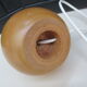 Lampe de table pied boule en bois