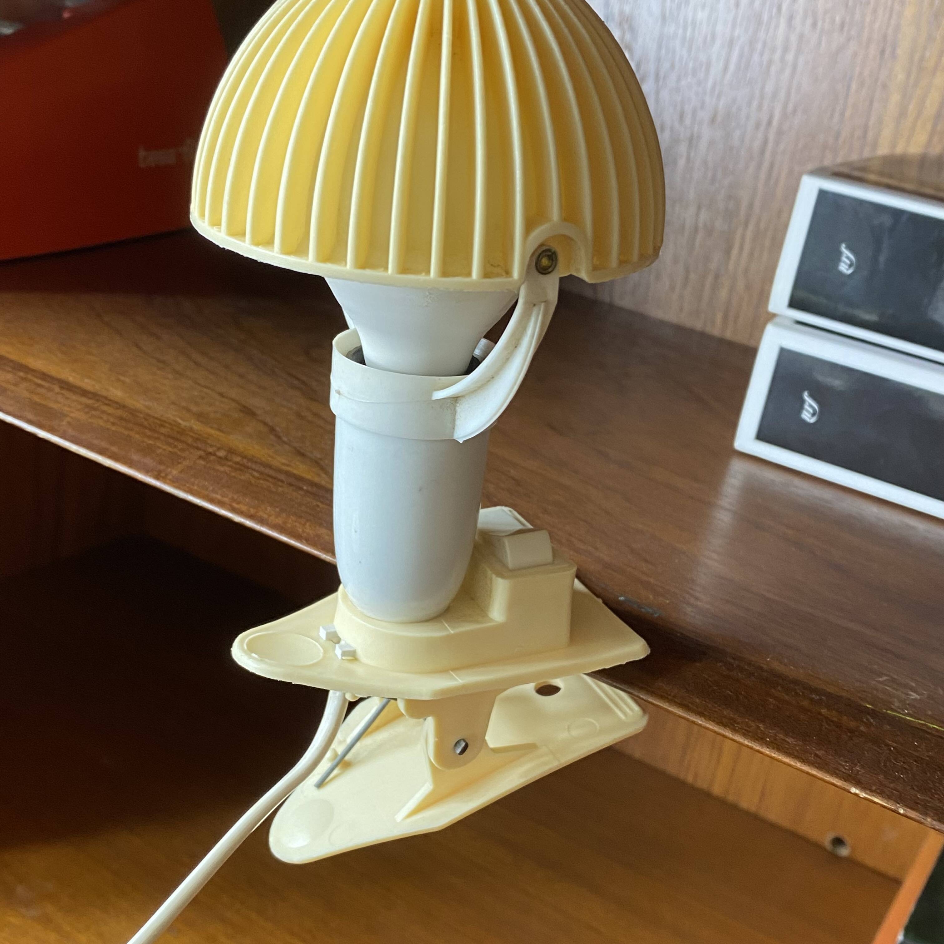Small mushroom clip lamp Sarlam beige plastic vintage night light