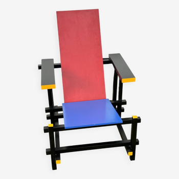 Reproduction de chaise rouge et bleue Rietveld