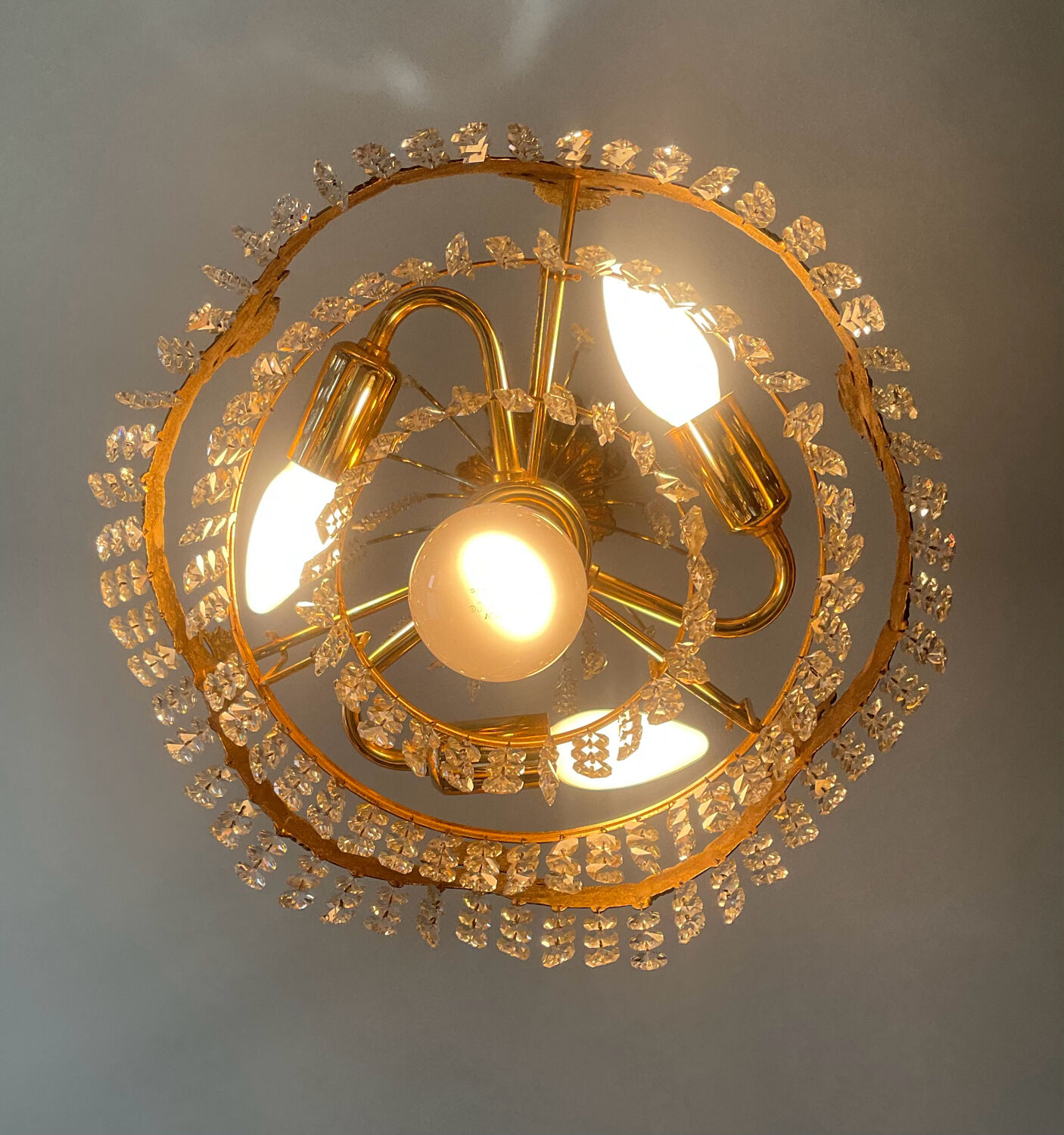 Cascade chandelier in bronze and crystal pendants