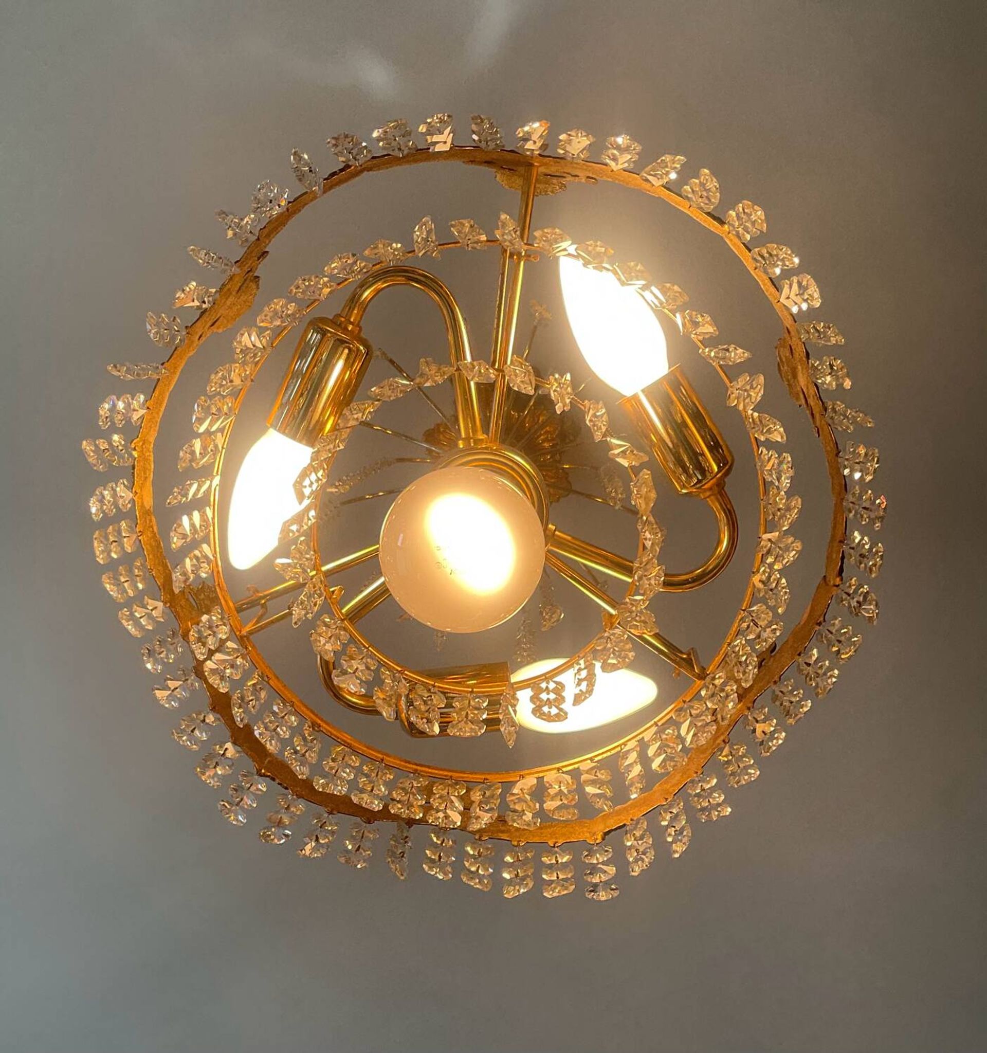 Cascade chandelier in bronze and crystal pendants