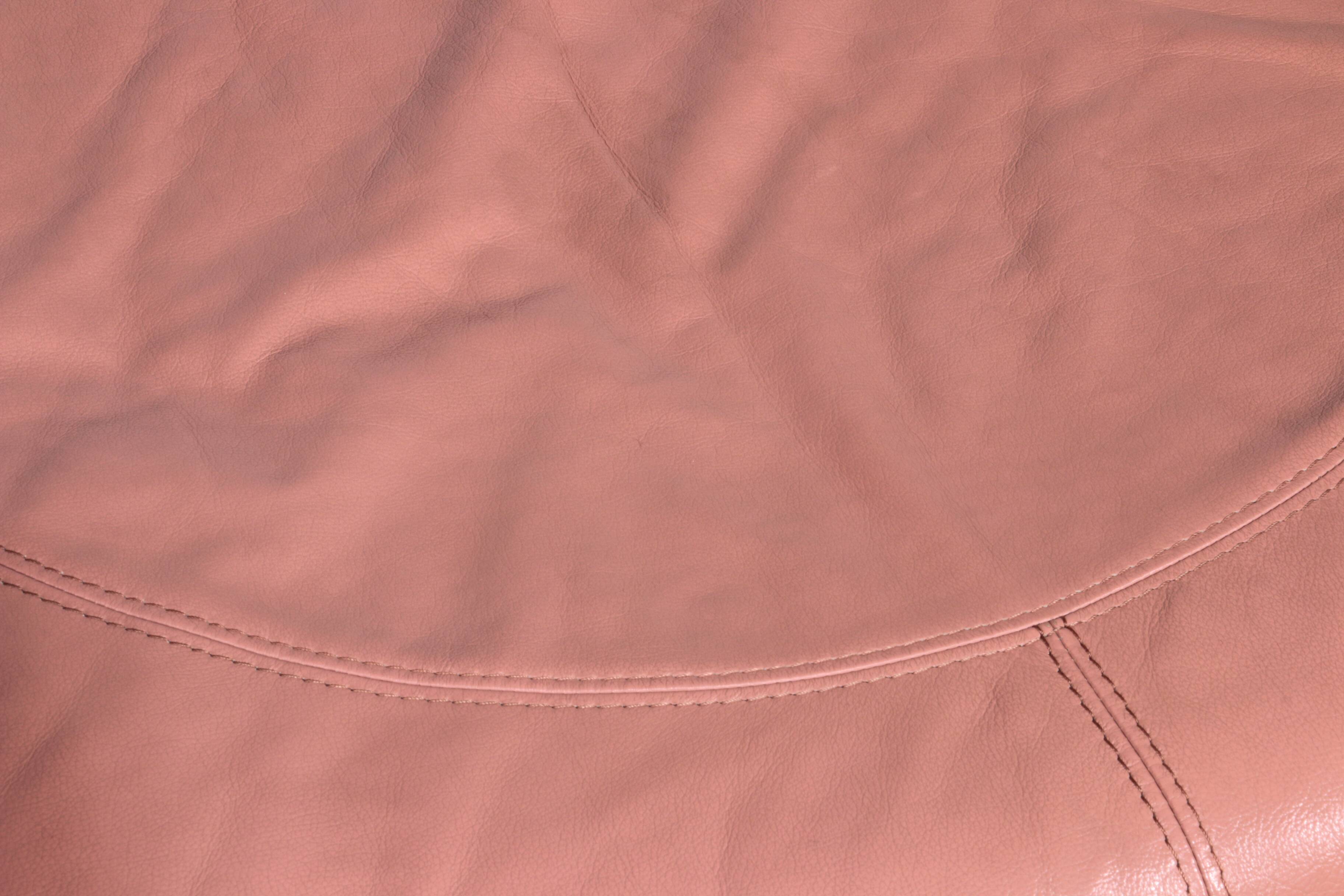 Ensemble de salon italien vintage – 4 pièces en cuir rose (années 1970)