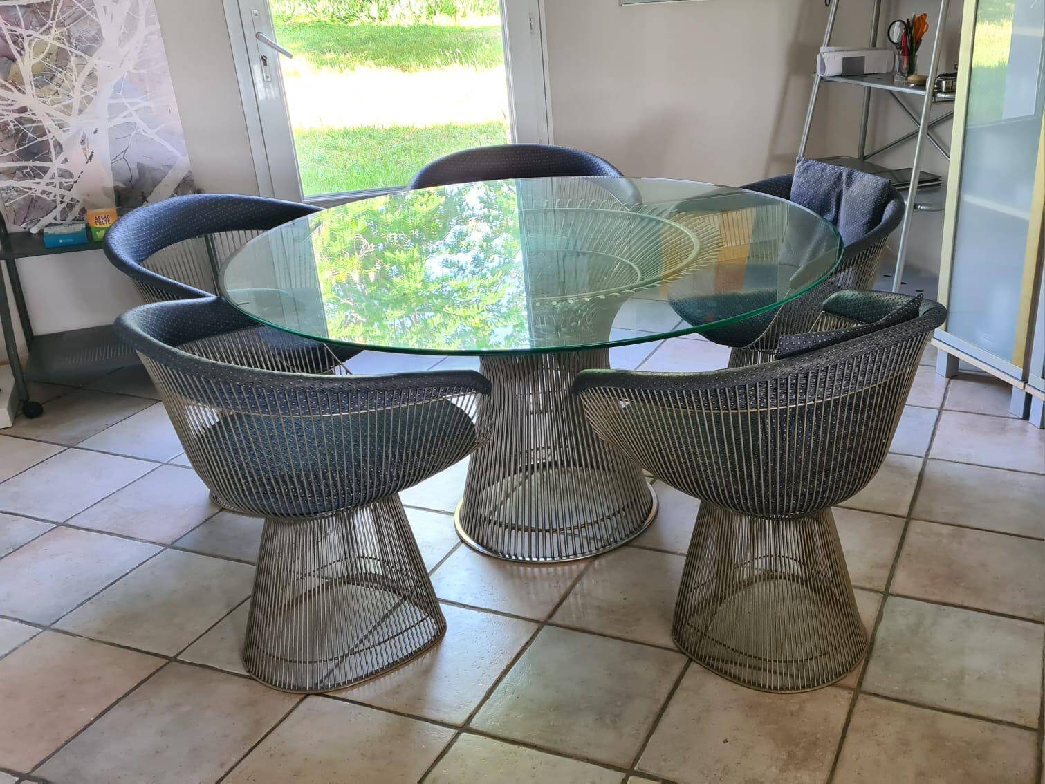 Warren Platner table with its 5 chairs.