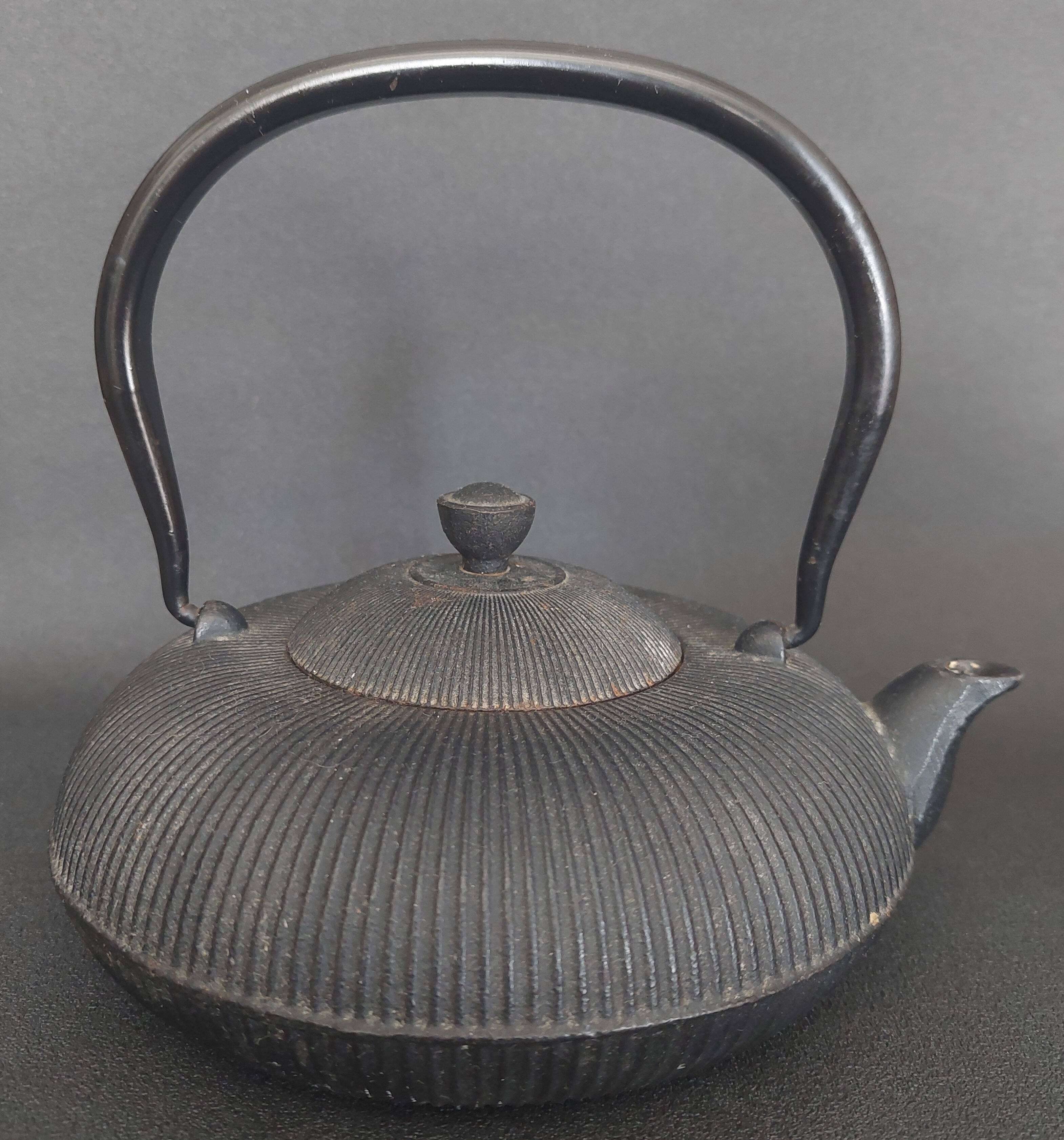 Vintage black cast iron teapot 800 ml