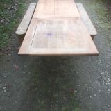 Table ferme rallonges deux bancs