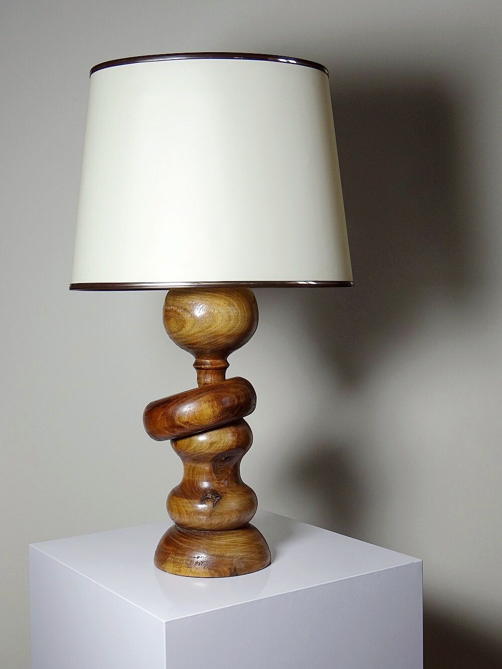 Impressive vintage Scandinavian style lamp designed with turned sculpted wood and a ring.