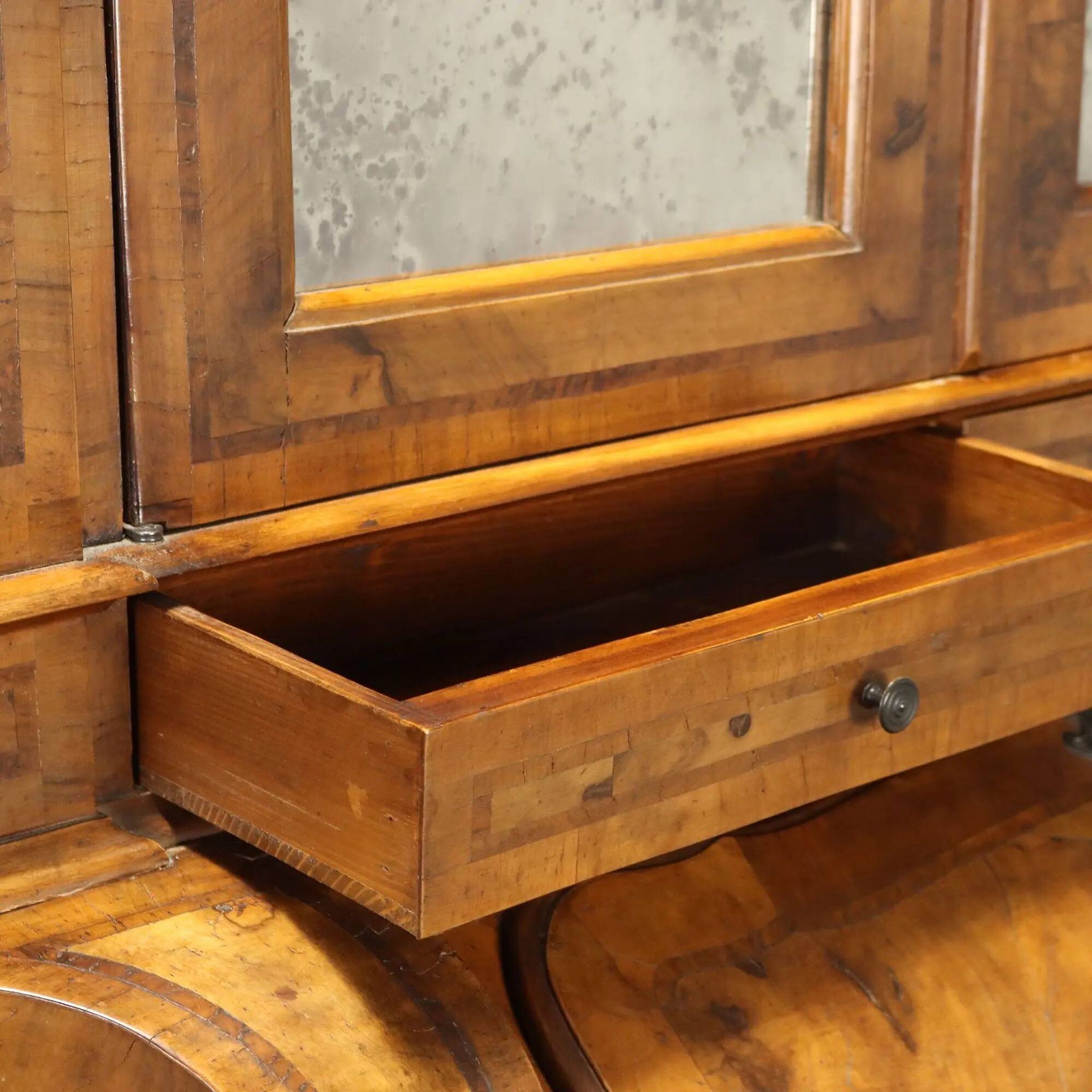 Antique trumeau in walnut and walnut burl, Italy, early 20th century.