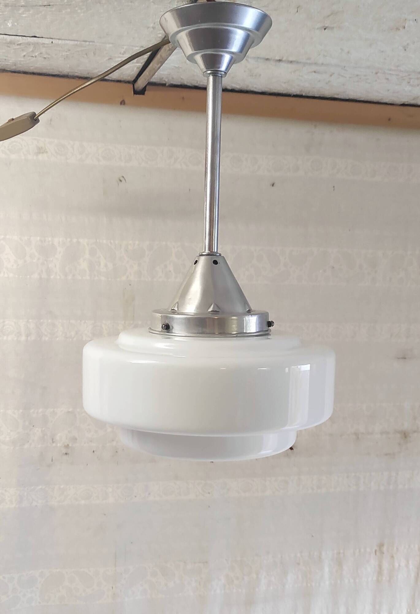 Suspension style Bauhaus globe opaline XL - années 30/40