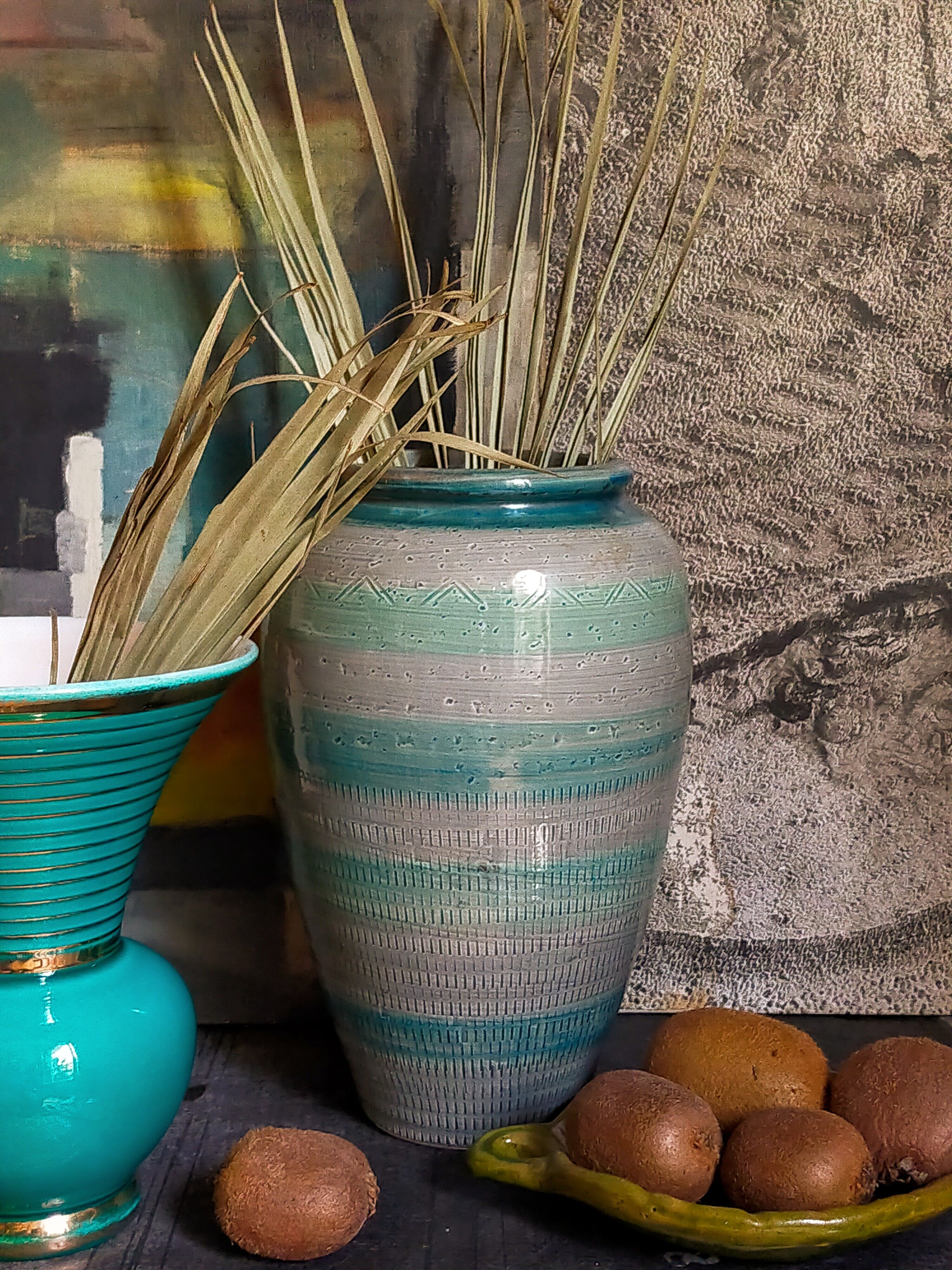 Ceramic vase scarified with gray-blue enamel