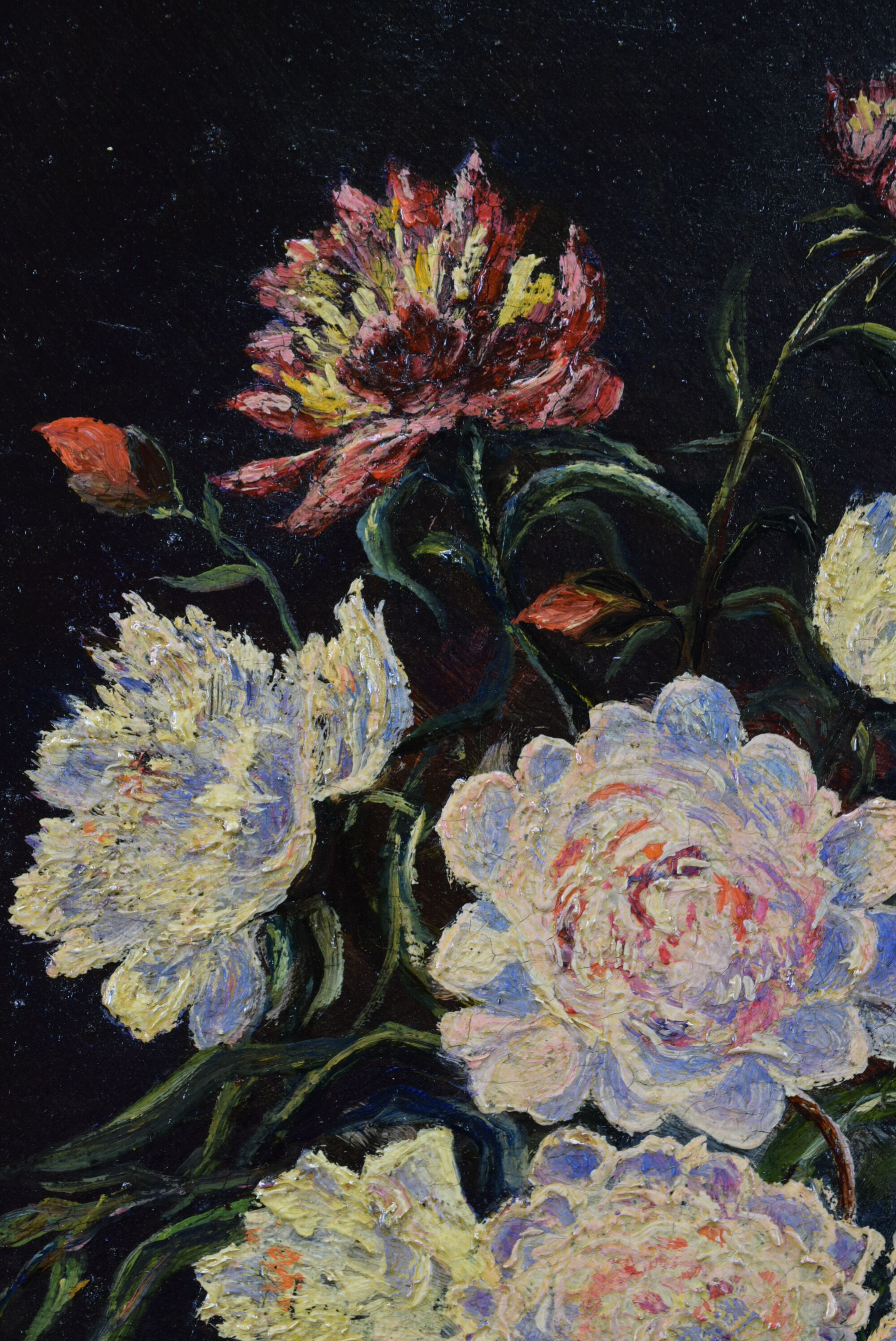 Pair of still life paintings bouquets oval golden frame