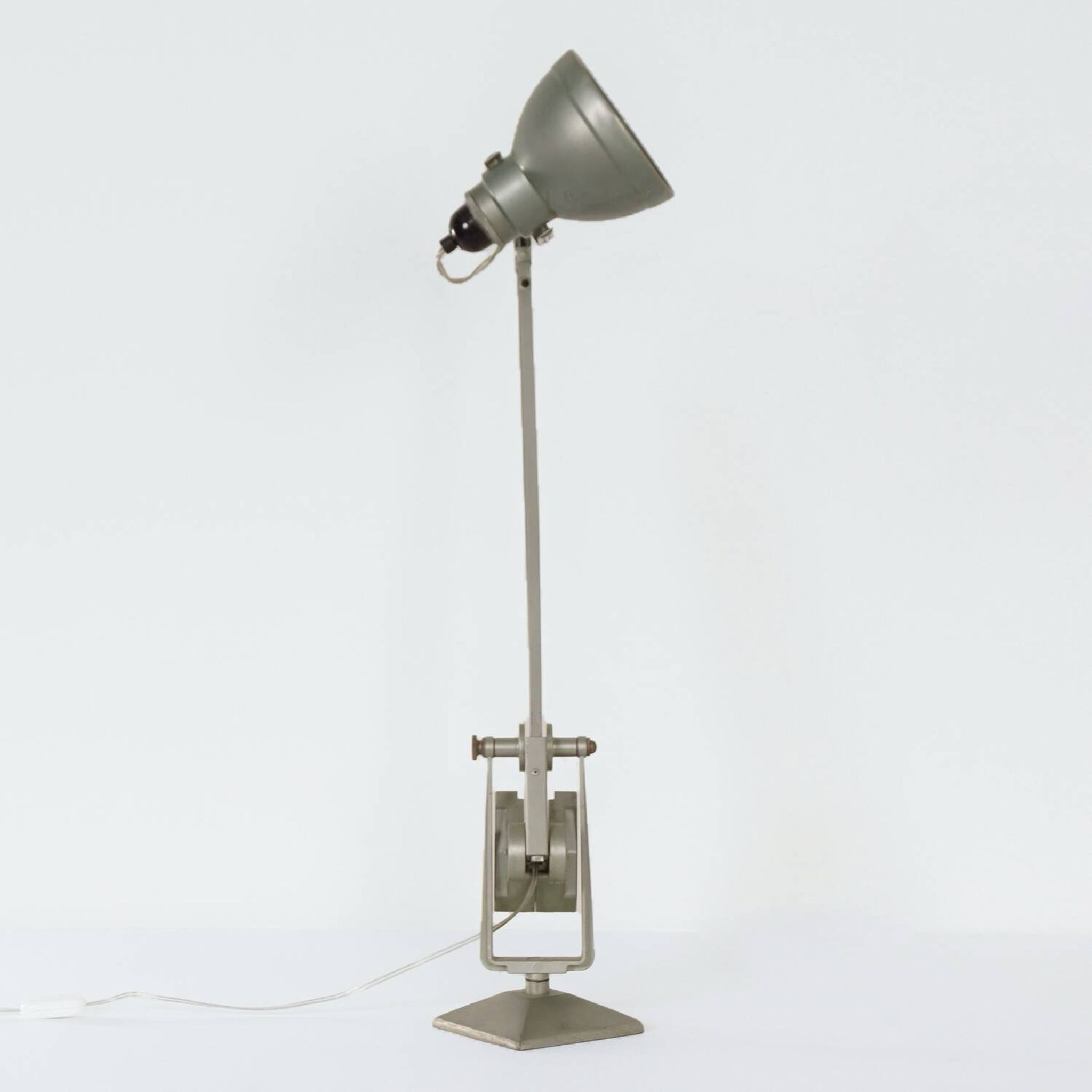 LAMPE DE BUREAU INDUSTRIELLE À CONTREPOIDS PAR ERPE, ANNÉES 1950
