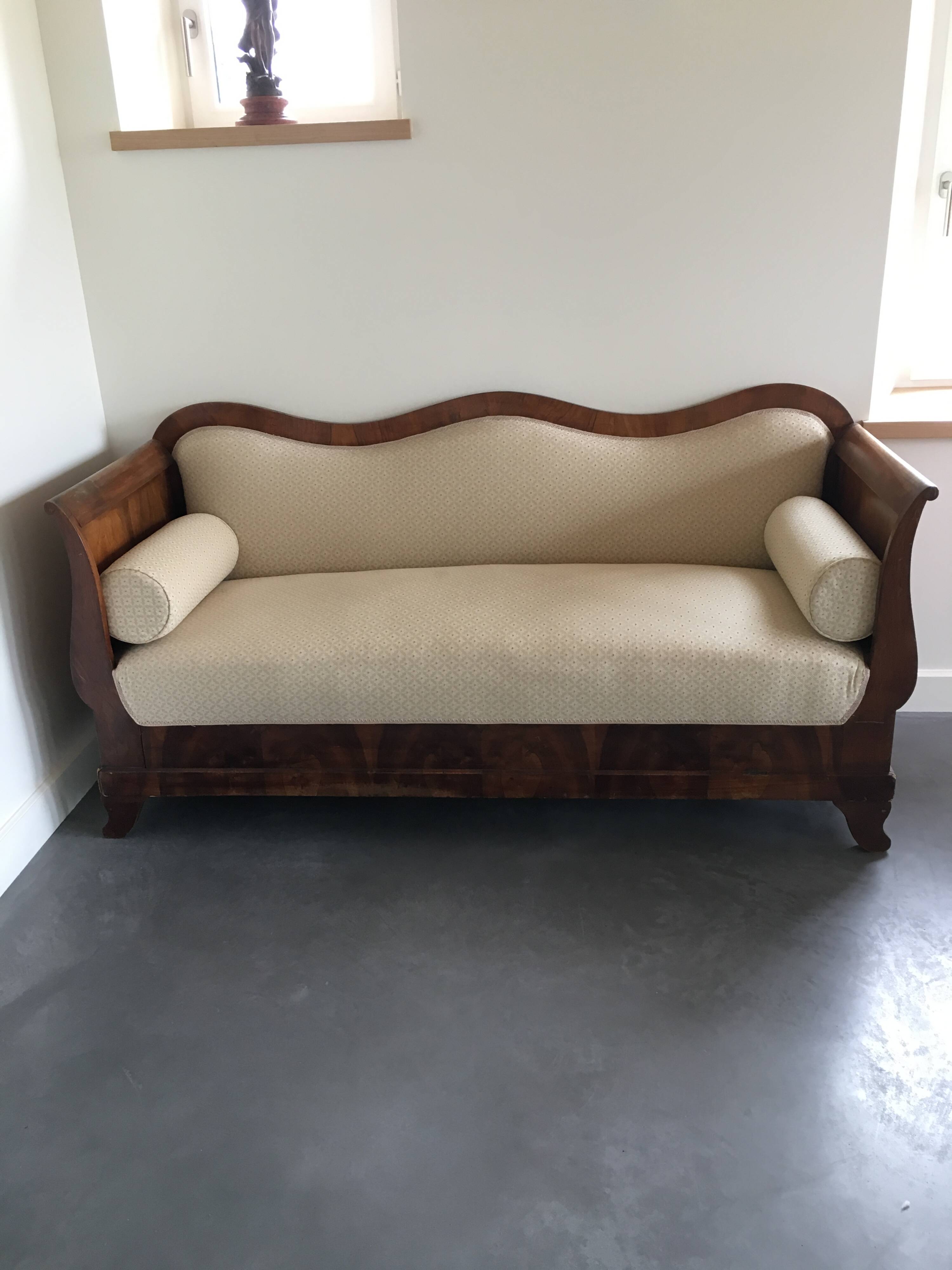 Canapé with a movable backrest from the Restoration period.