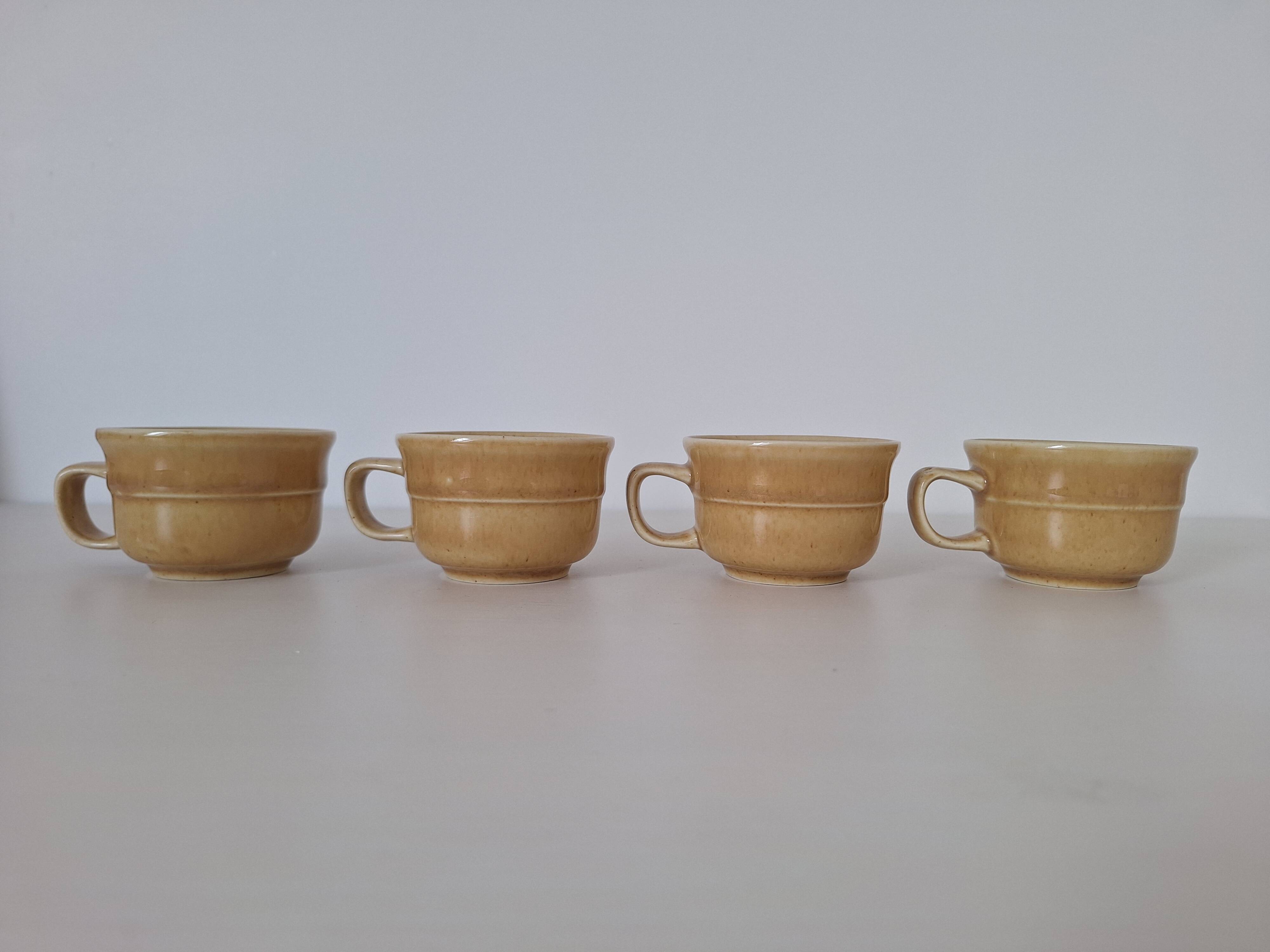 Tasses couleur beige miel