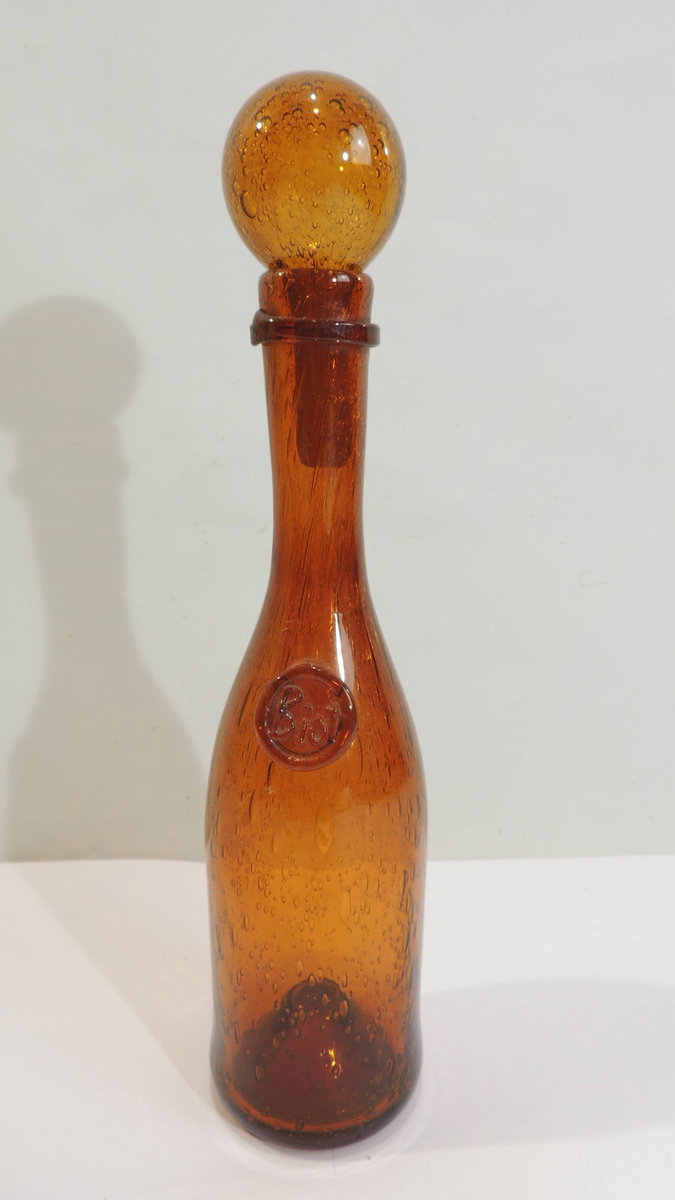 Amber bottle in bubbled blown glass, signed Biot – France, vintage 1970s