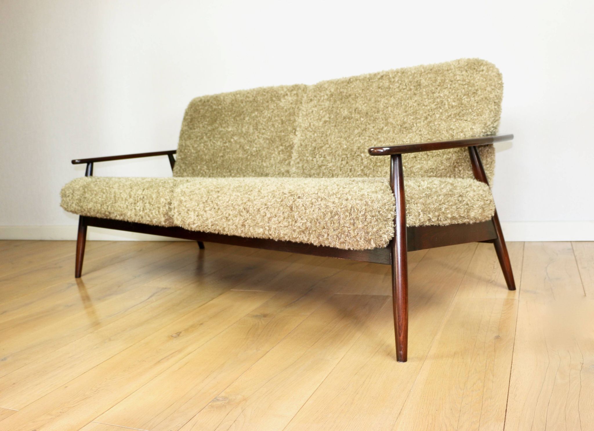 Beautiful vintage three-seater sofa from the 80s with removable cushions - long pile khaki, dark beige