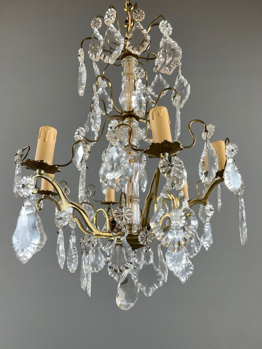 Bronze and crystal chandelier with pendants, Louis XV style, 20th century.