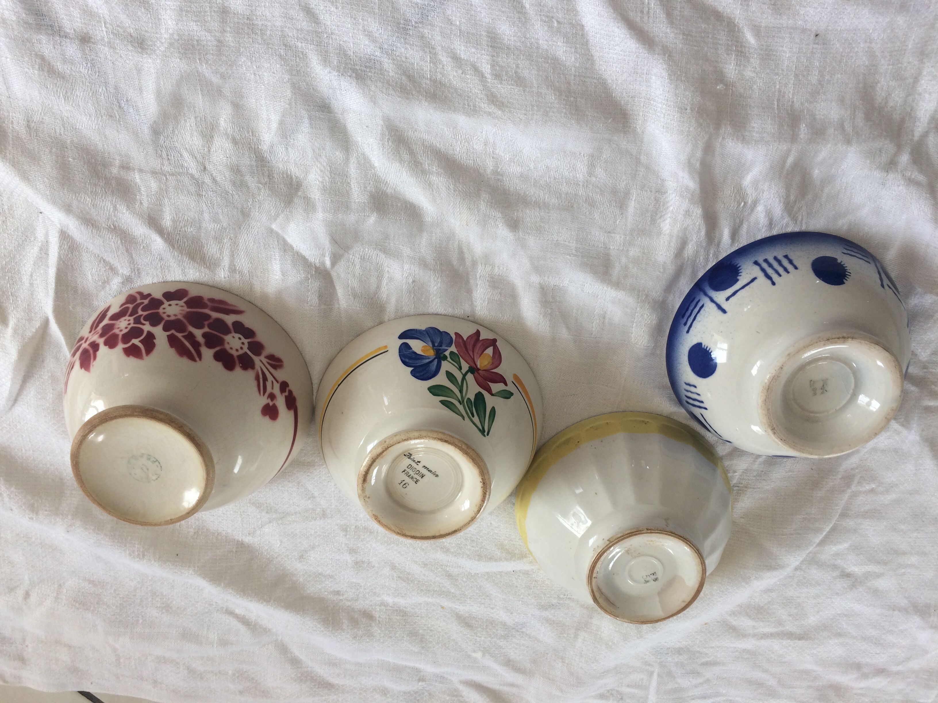 4 bowls old with flowers and patterns