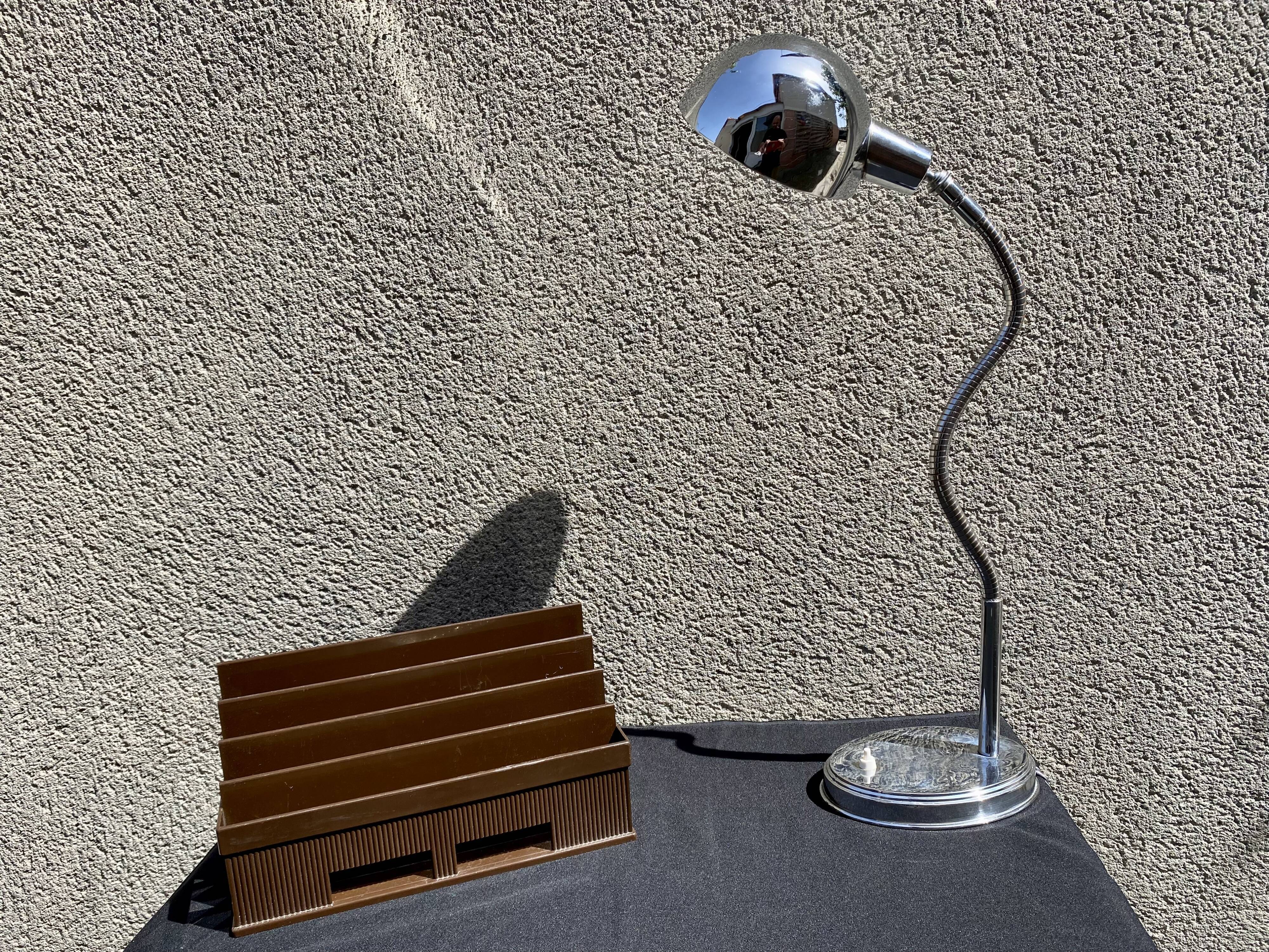 Flexible desk lamp vintage art deco design