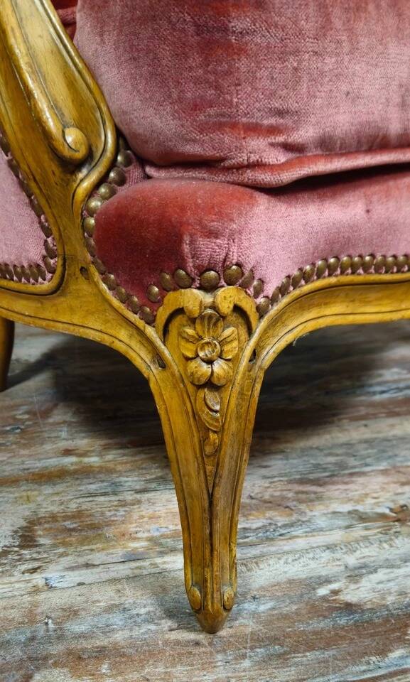 Pair of cabriolet armchairs in Louis XV style – Carved wood – Pink velvet –