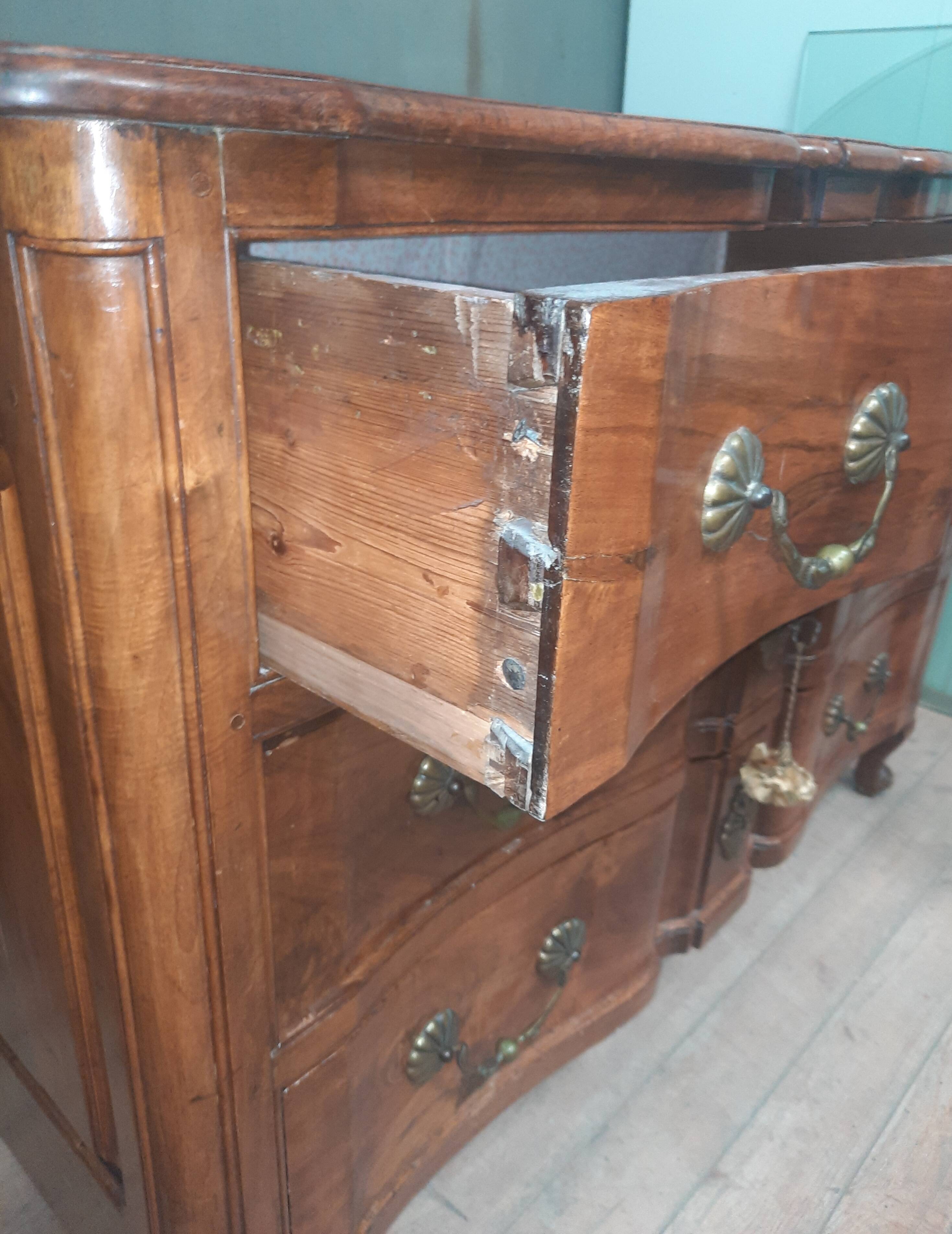 Crossbow commode from the eighteenth century.