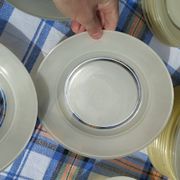 Service d’assiettes Duralex neuf 14 pièces avec étiquettes