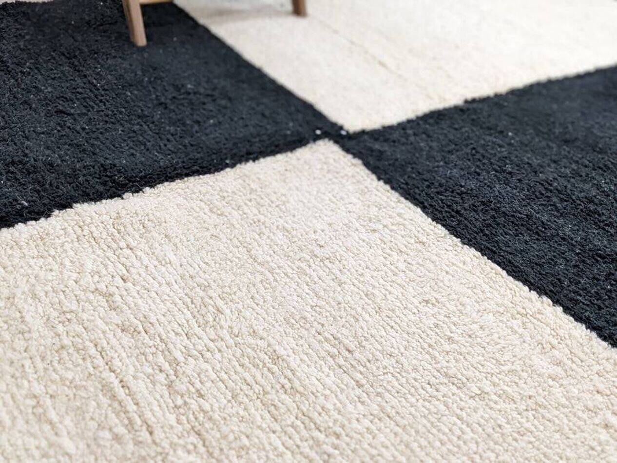 Traditional handmade Beni Ouraine rug