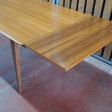 Extendable teak table