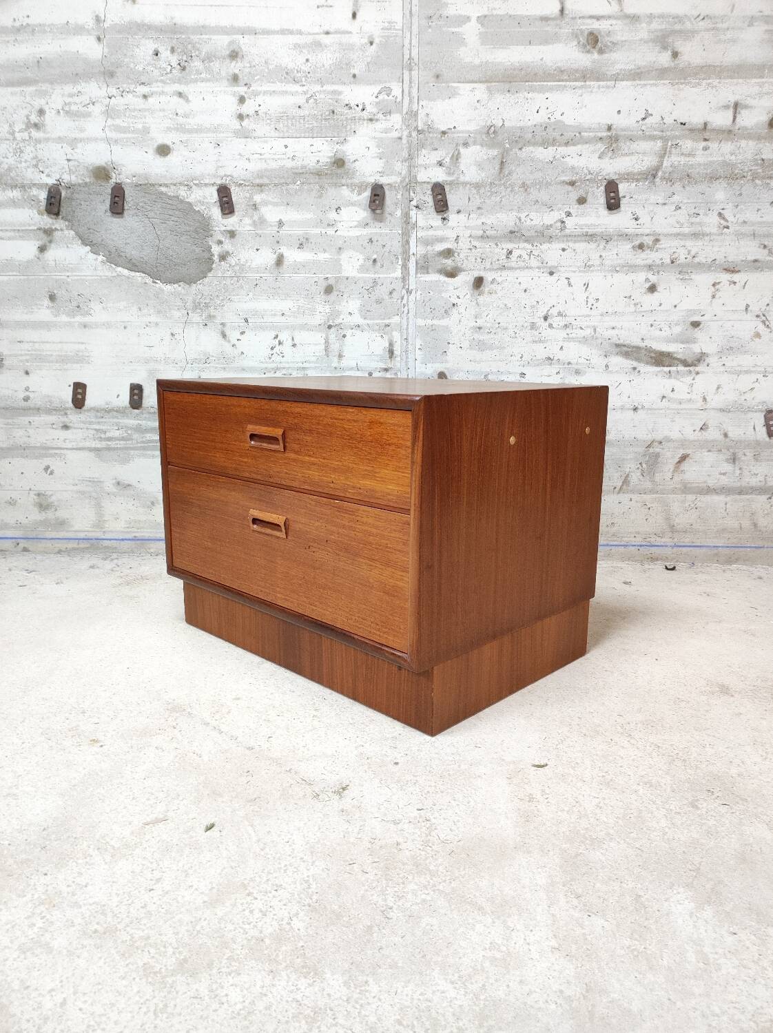 Vintage storage unit