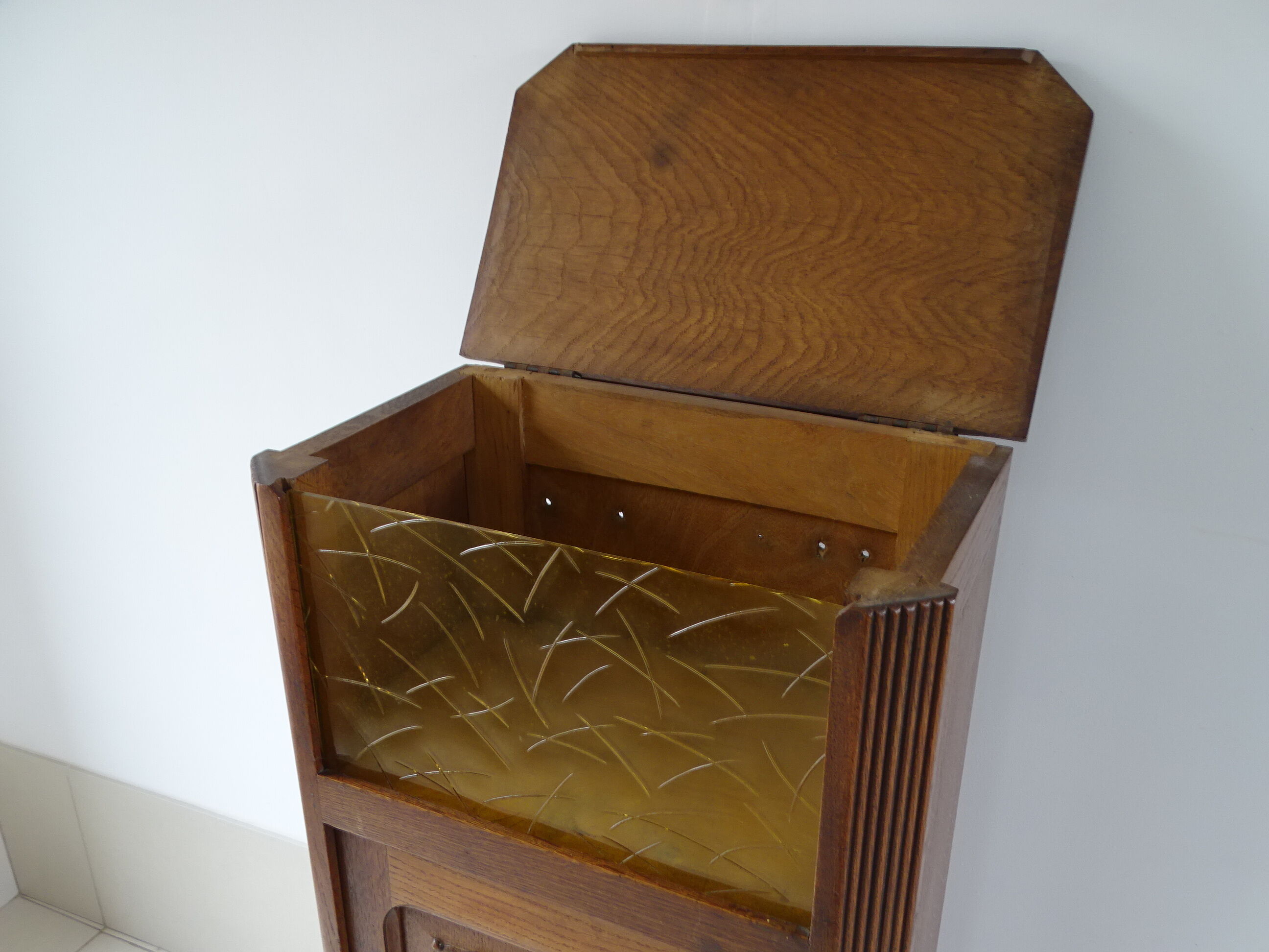 Showcase sideboard art deco in solid oak