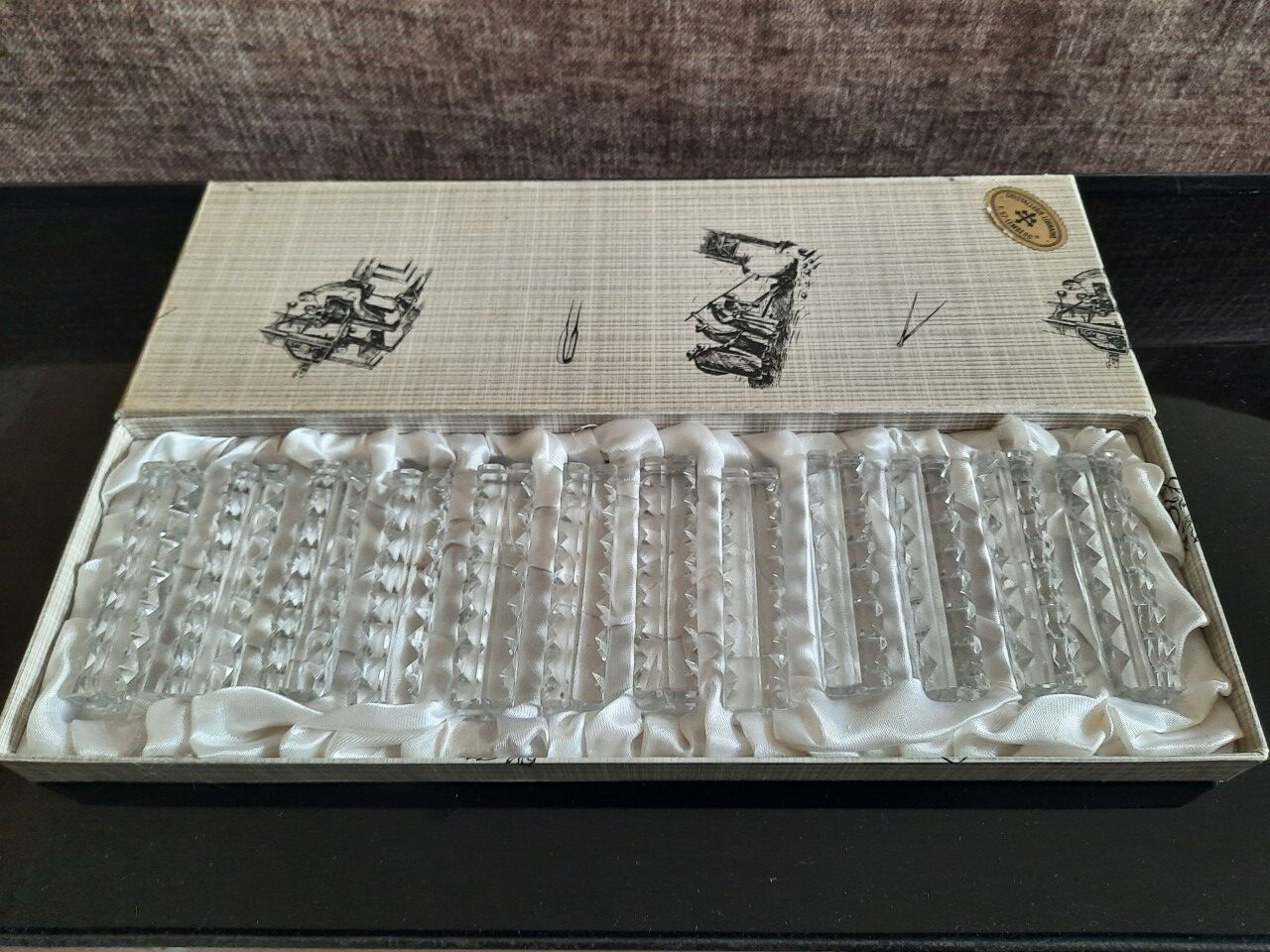 Box of 12 crystal knife holders
