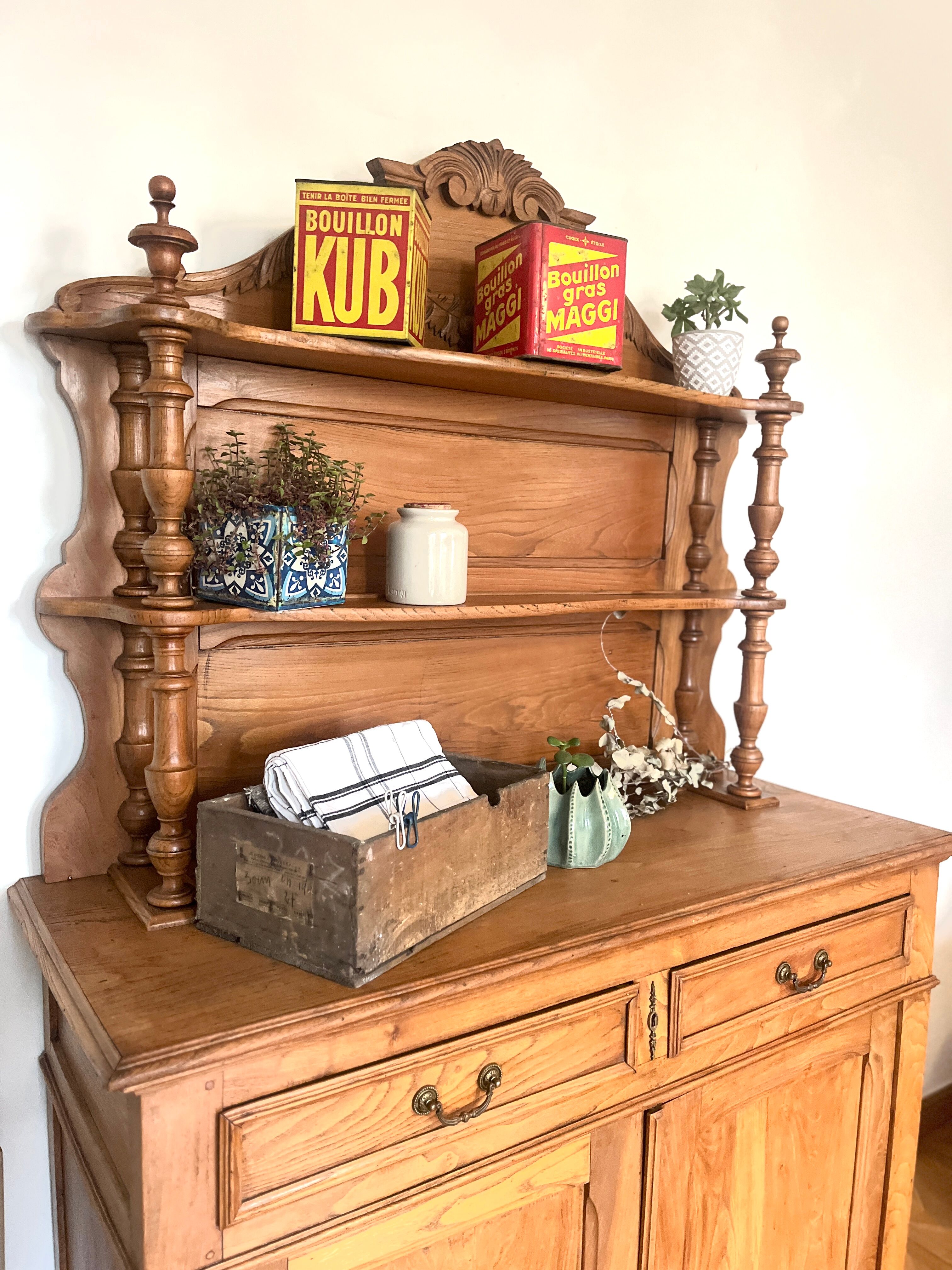 Vaisselier & Parisian sideboard raw wood