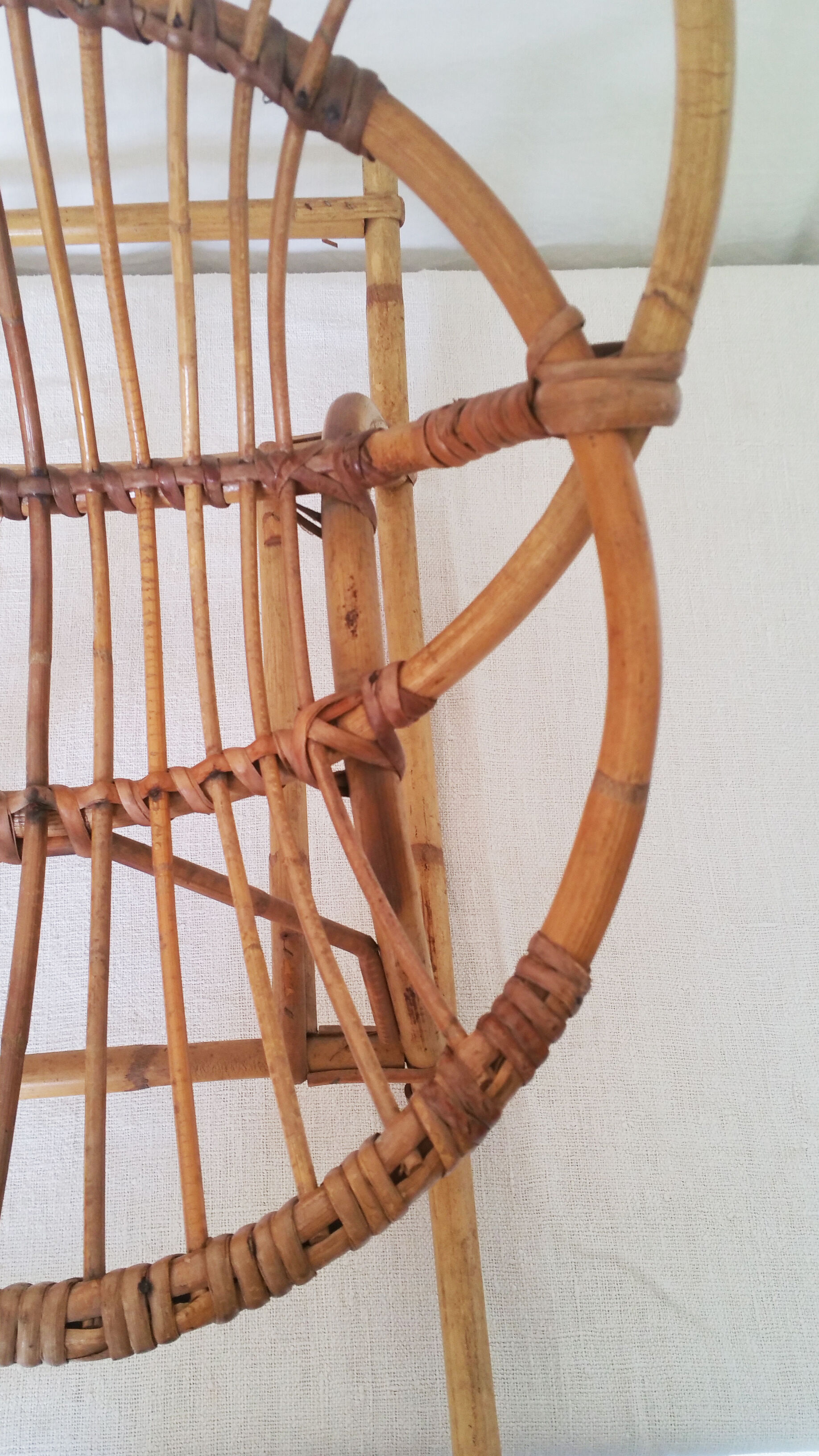 Rocking-chair "shell" in rattan, for children