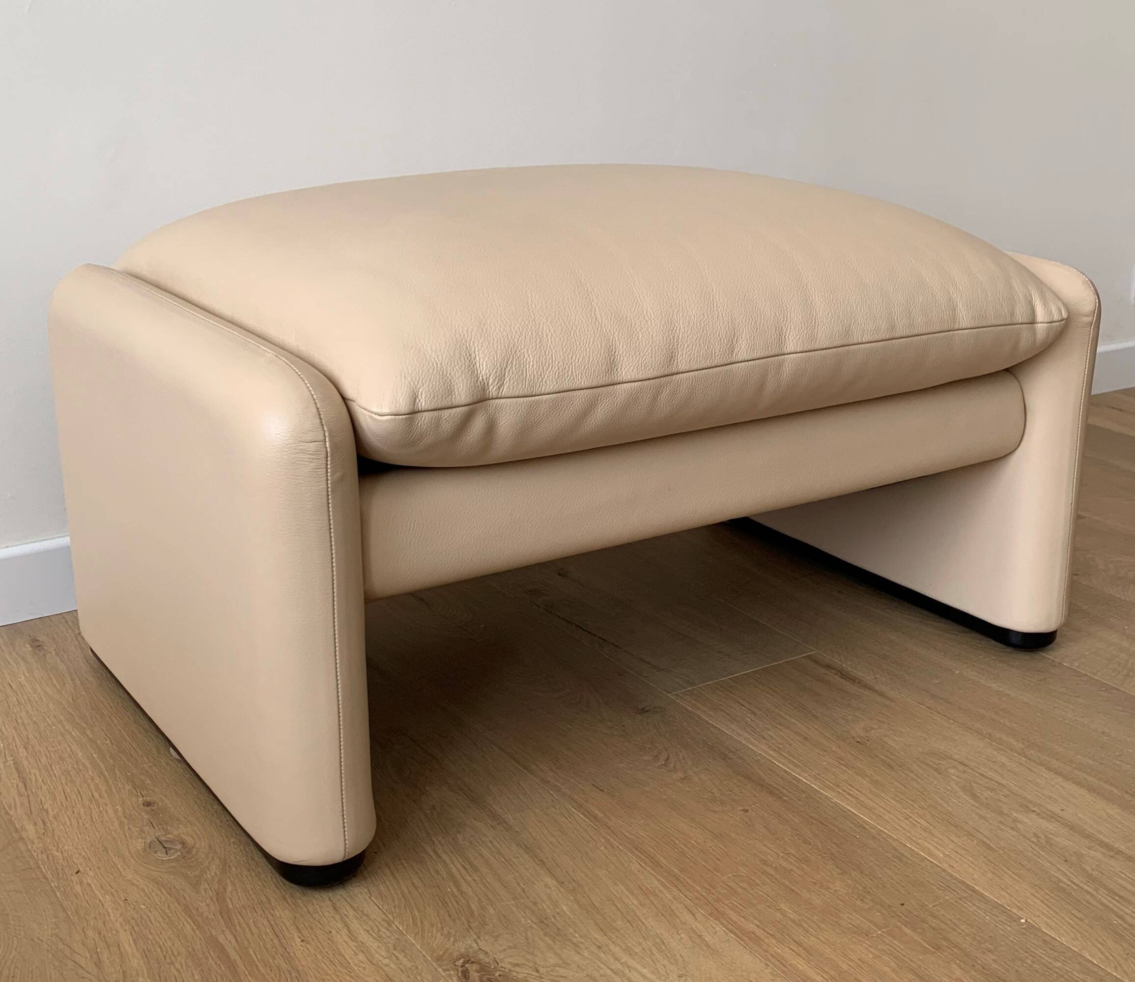 Ottoman Maralunga in leather Cassina