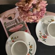 Cups and saucers porcelain