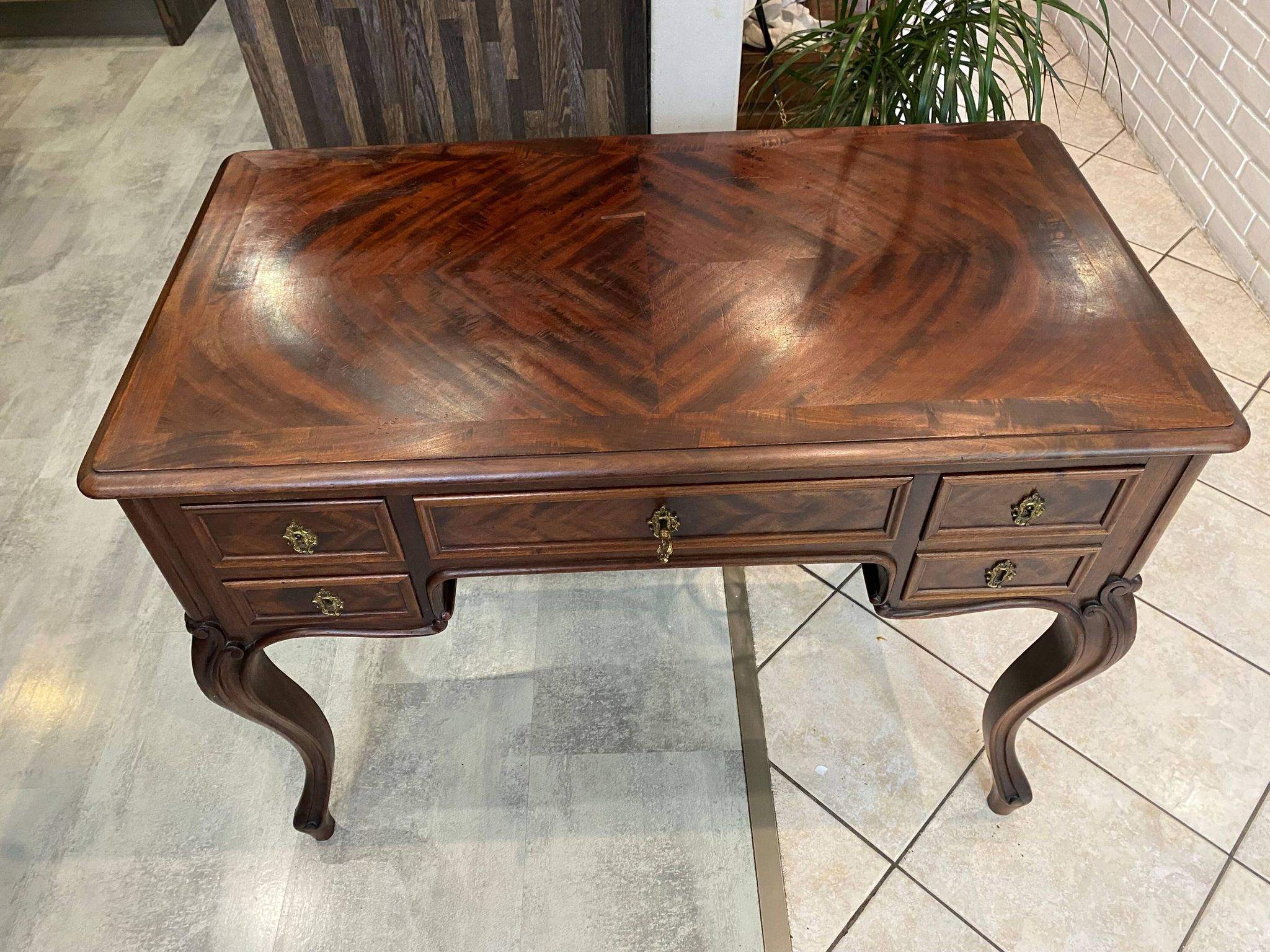 Louis XV style desk with 5 drawers and 2 shelves, late 19th century, 102x57cm