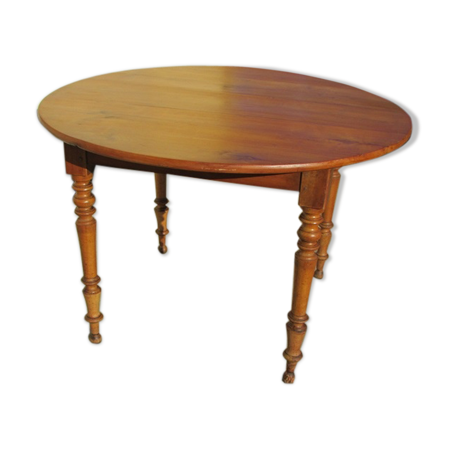 Round table in cherry, 1900s