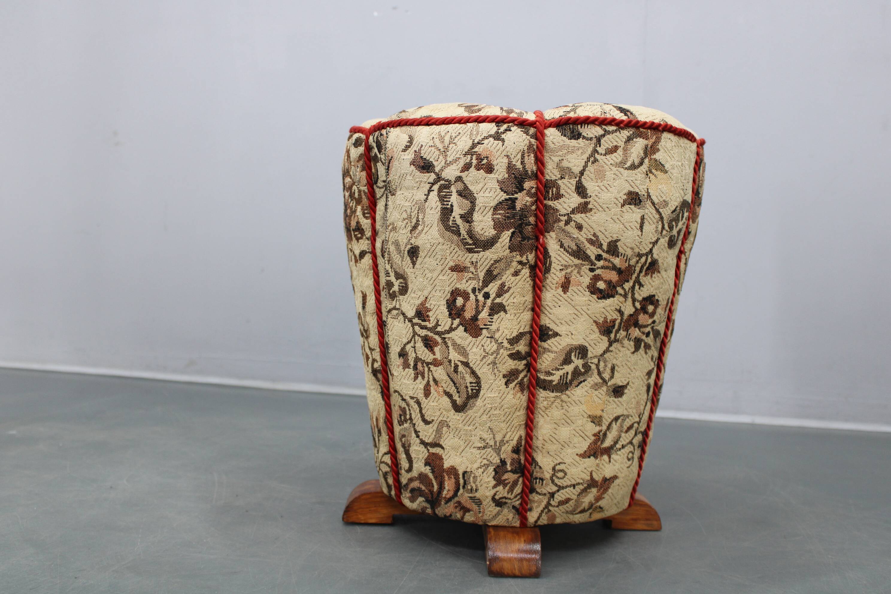 Tabouret Art déco capitonné en tissu à motifs floraux, Tchécoslovaquie, années 1930