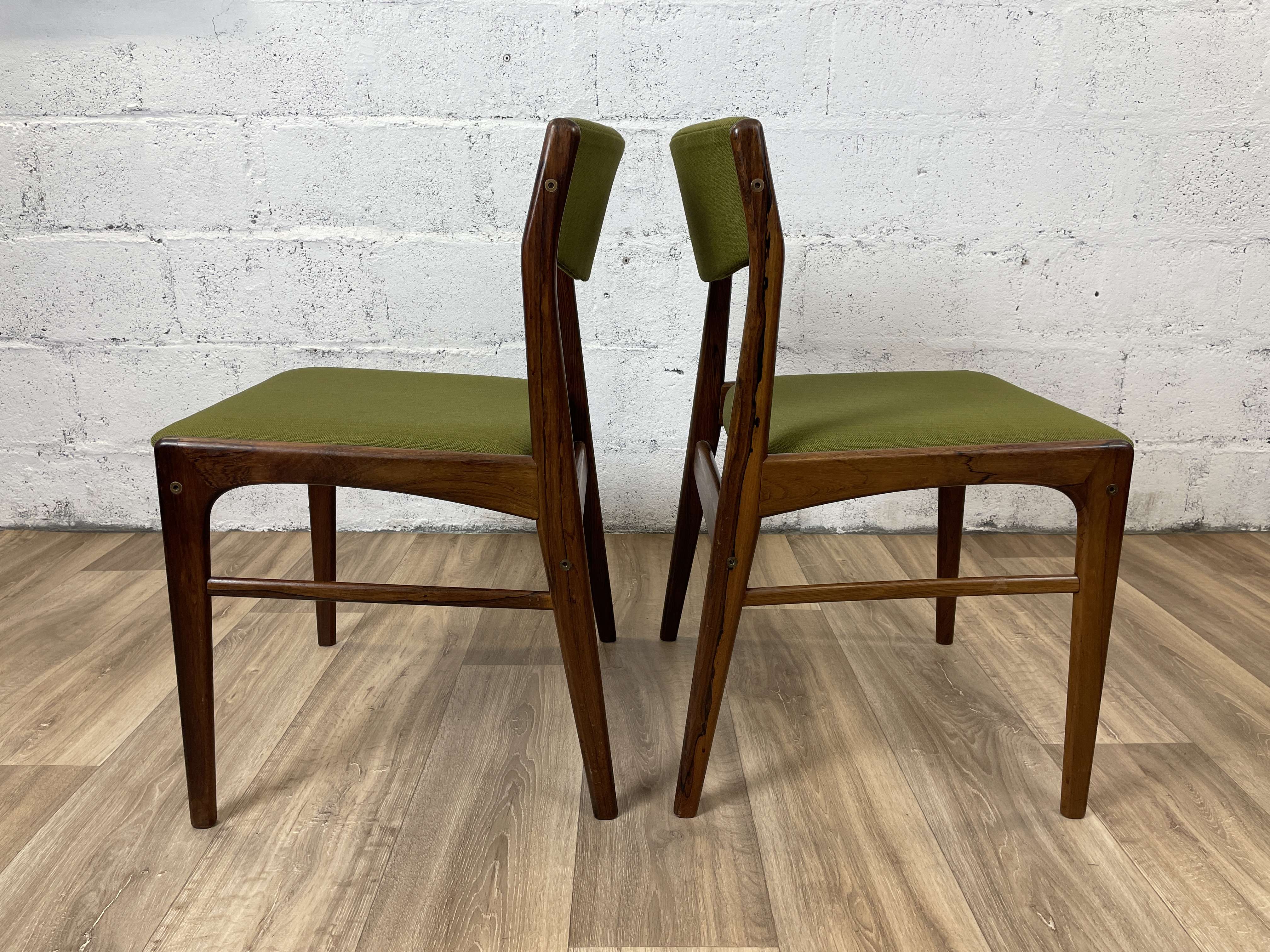 Set of 6 dining chairs in rosewood and green fabric signed T.S.M, 60s