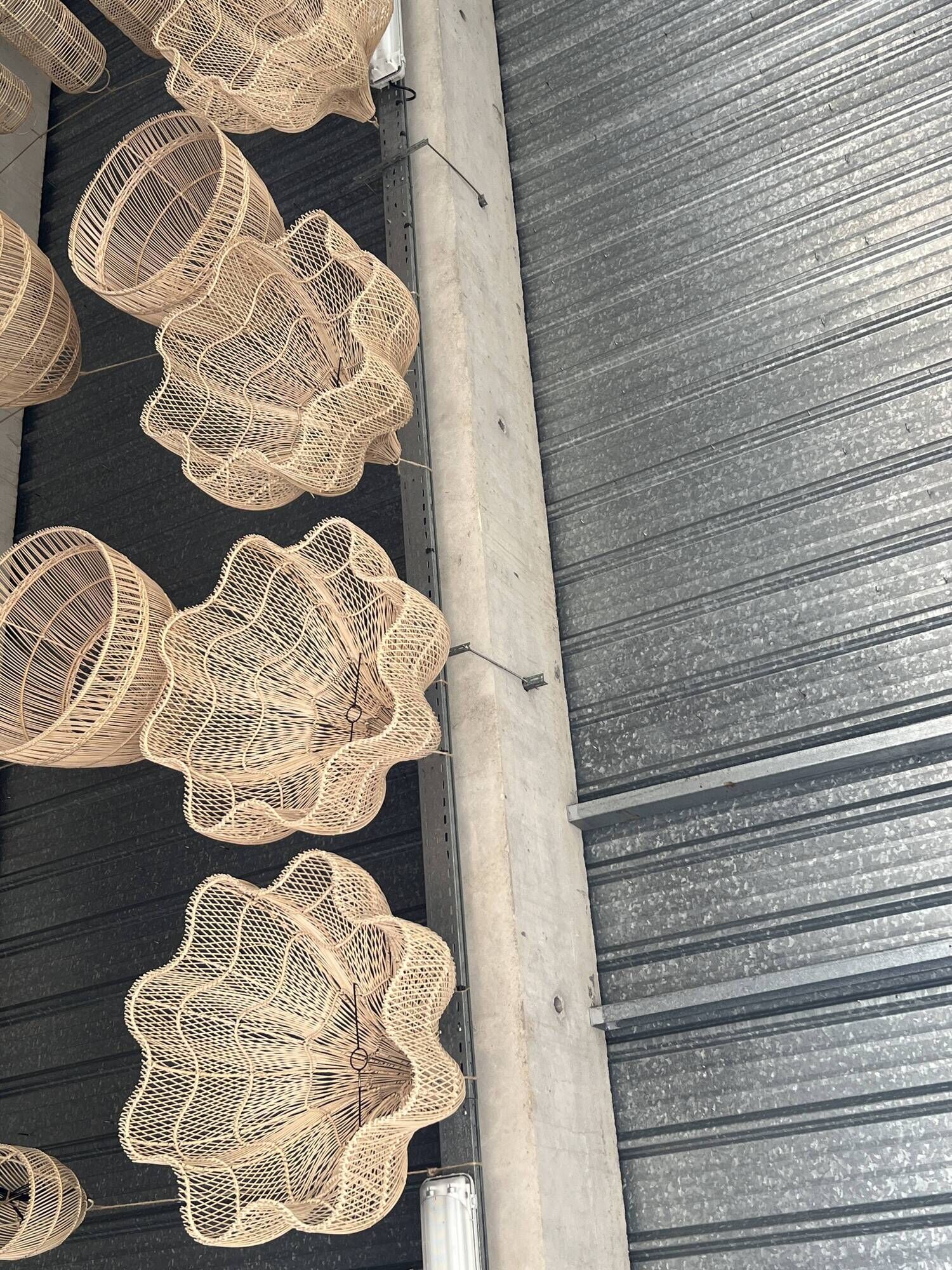 Rattan pendant lamp in the shape of a flower
