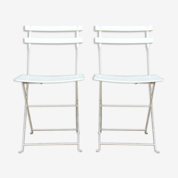 2 folding chairs in wood and metal