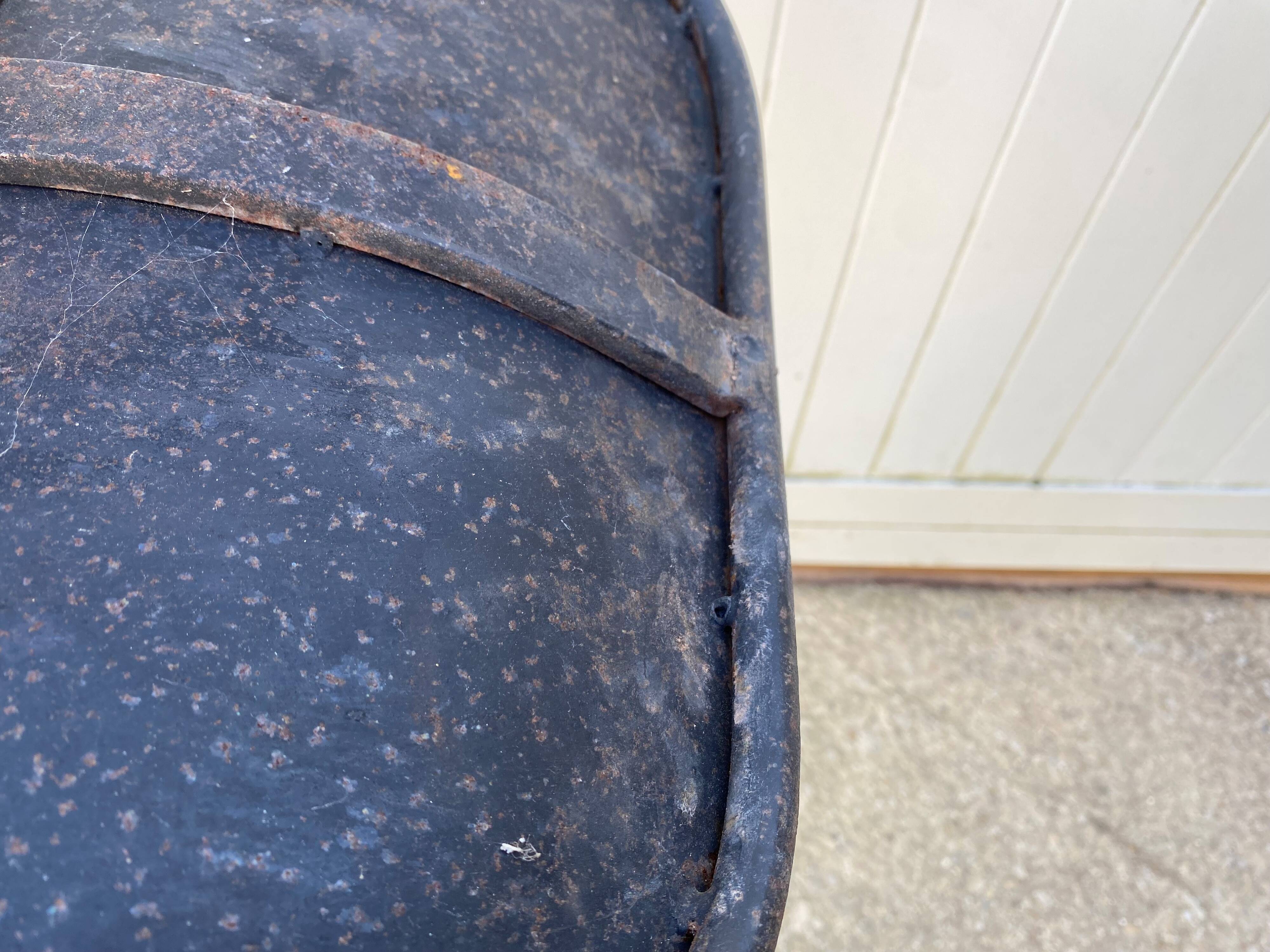 Paire de tabourets de bar pivotants artisanaux en métal de style industriel, 1950