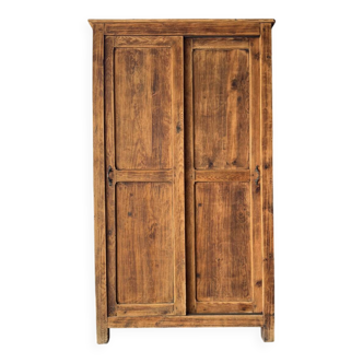 L’armoire campagne aux portes coulissantes