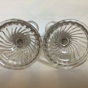 Paire d’anciens bougeoirs verre moulé