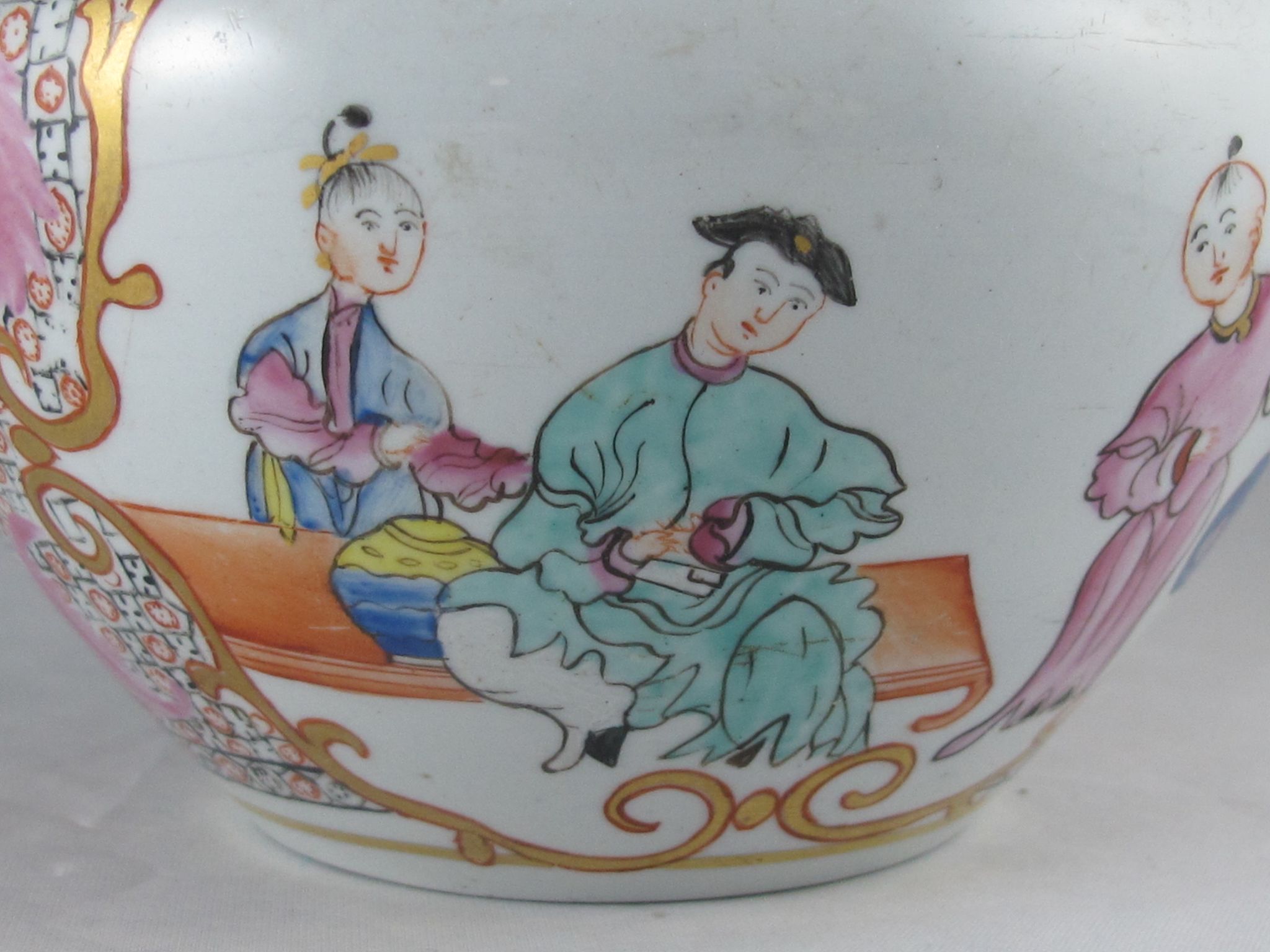 Old pink family style porcelain pot or vase with mandarin decoration, samson, paris
