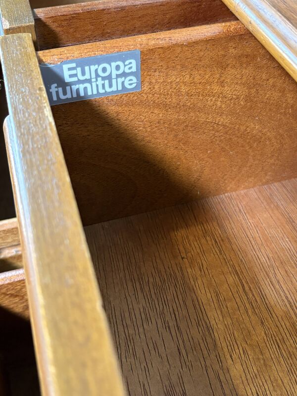 Buffet vintage rétro des années 60 par Europa Furniture avec quatre tiroirs.