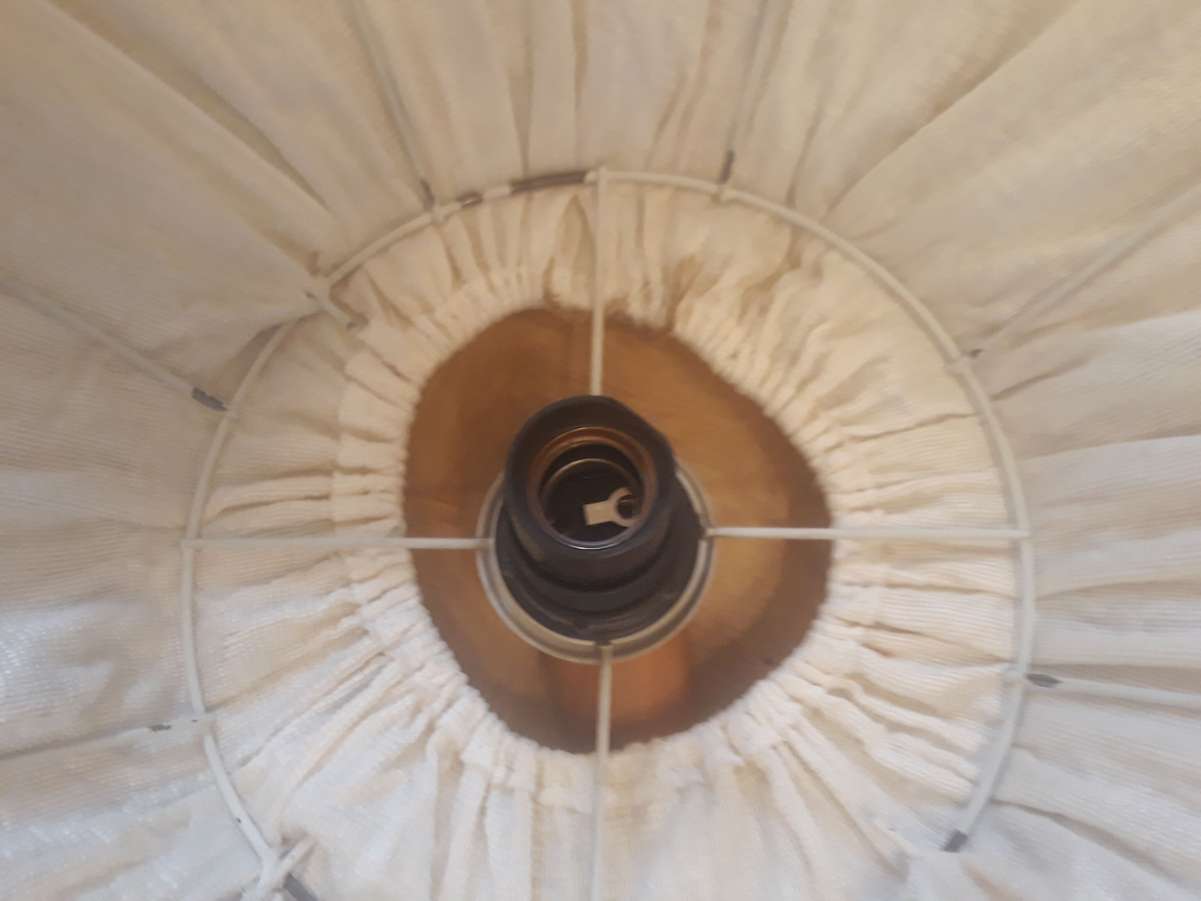 Suspension in wood and vintage rope
