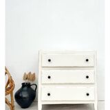 Vintage chest of drawers
