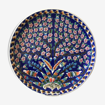 Plat en porcelaine Kutahya aux motifs ottomans Iznik