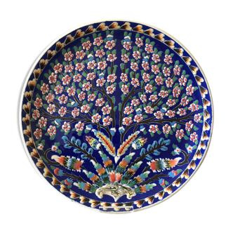 Plat en porcelaine Kutahya aux motifs ottomans Iznik