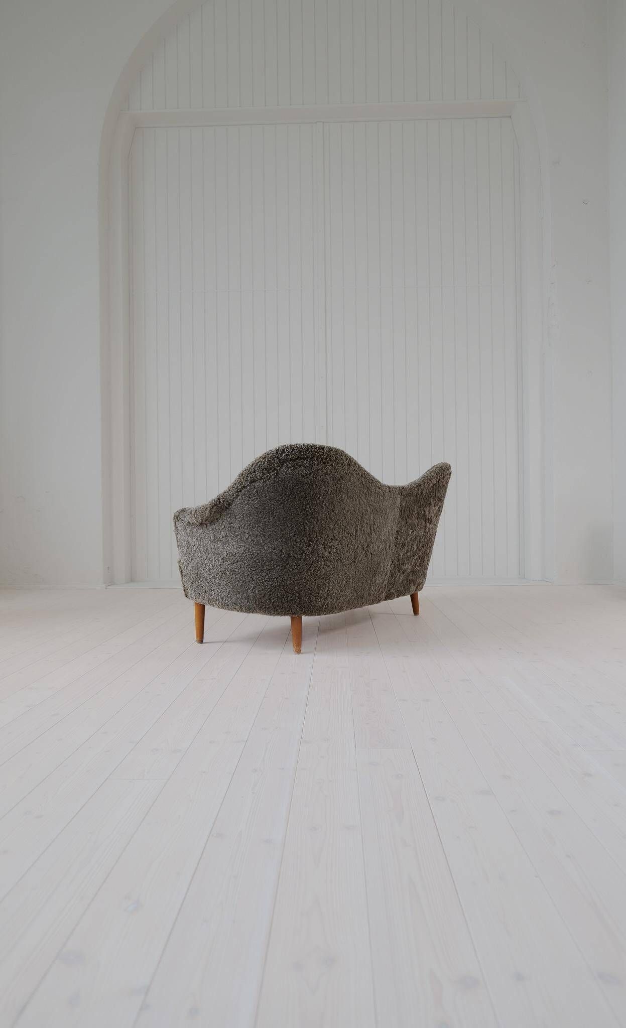 Canapé moderne du milieu du siècle en peau de mouton / shearling modèle 'Samspel' Carl Malmsten, 1956